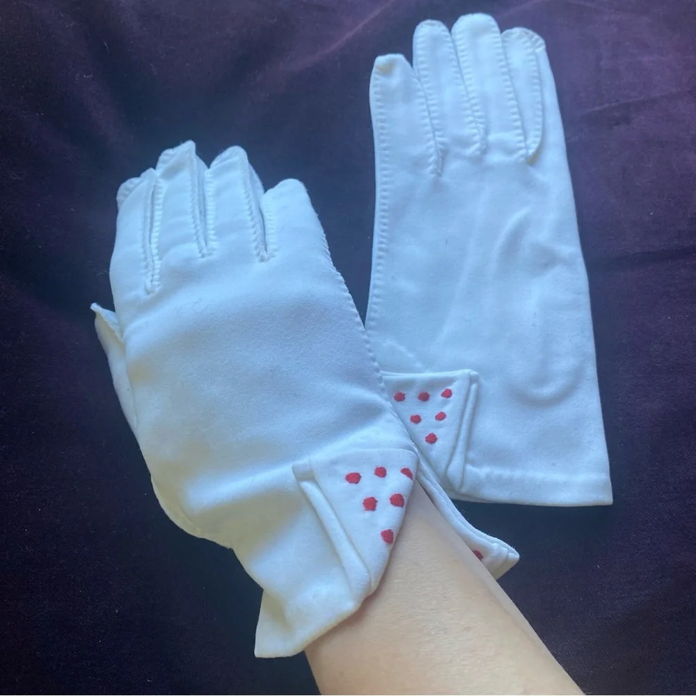 VTG 60’s Retro White Driving Gloves with Red dots! Like New condition! Size 7!